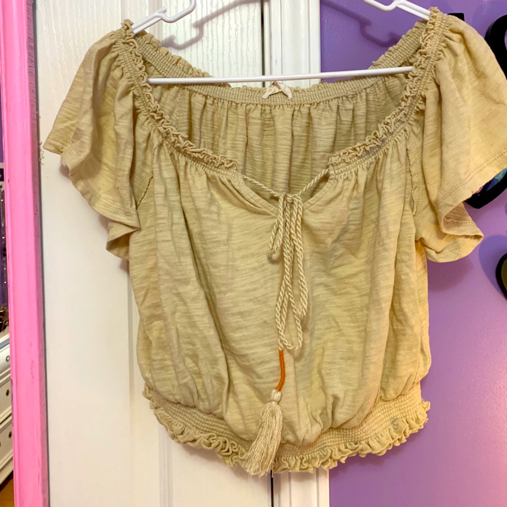 Off shoulder crop